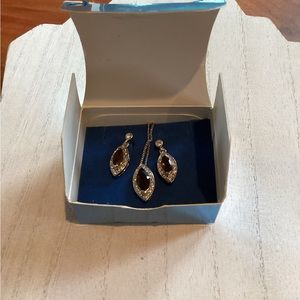 Avon Necklace/Earrings Set